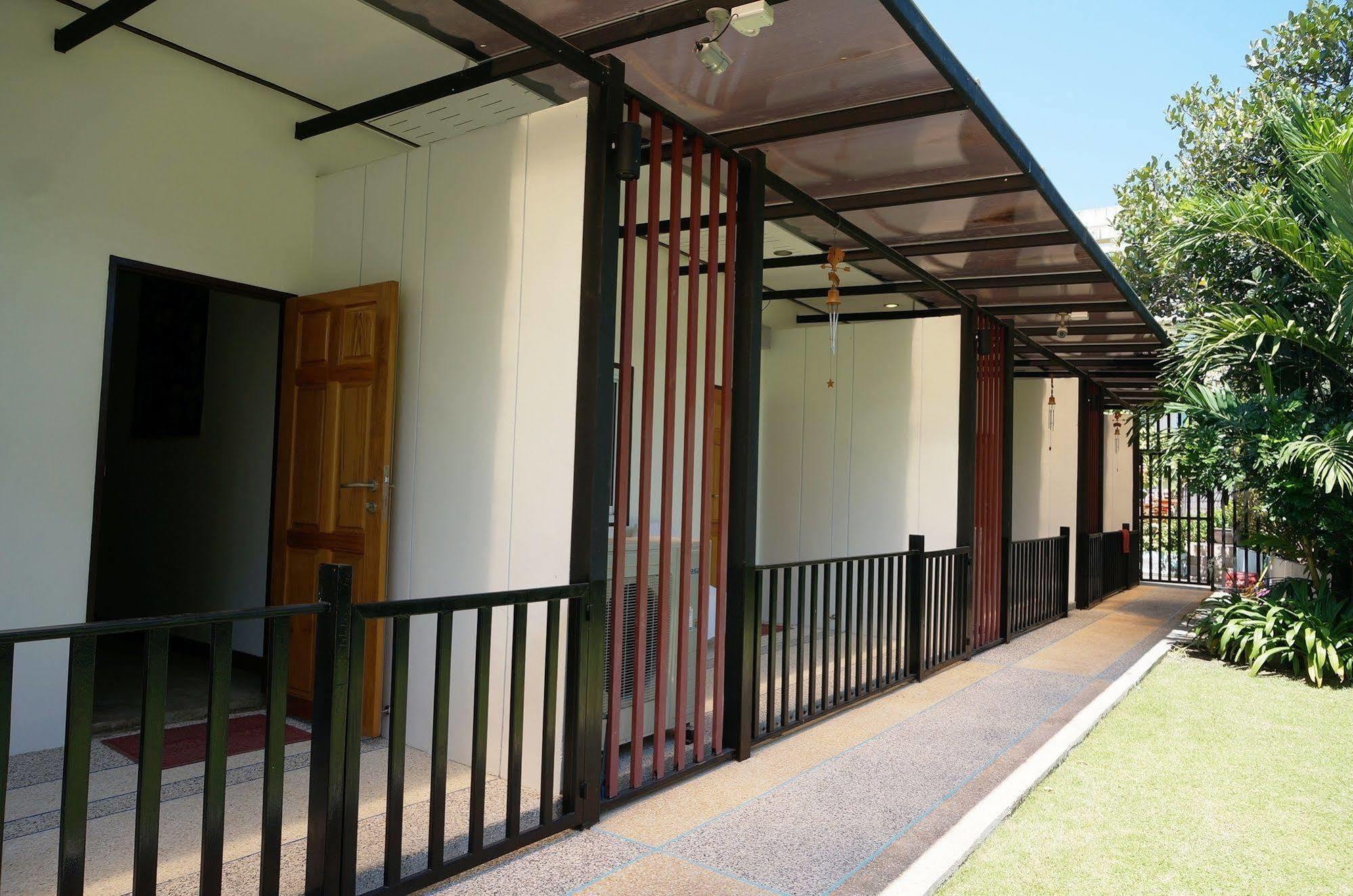 N.P. House Hua Hin Hotel Eksteriør billede