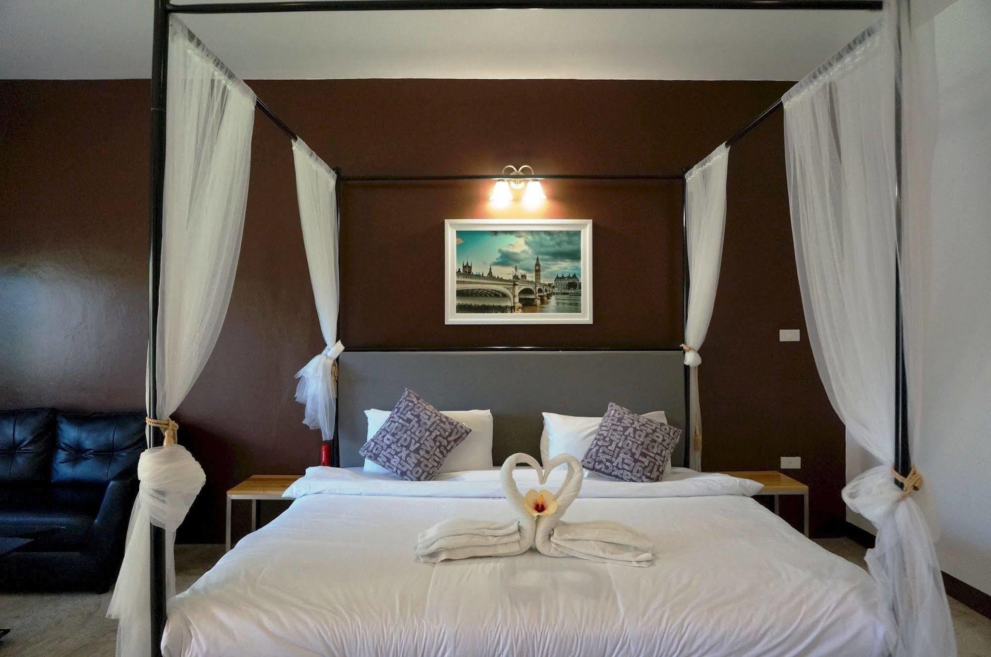 N.P. House Hua Hin Hotel Eksteriør billede
