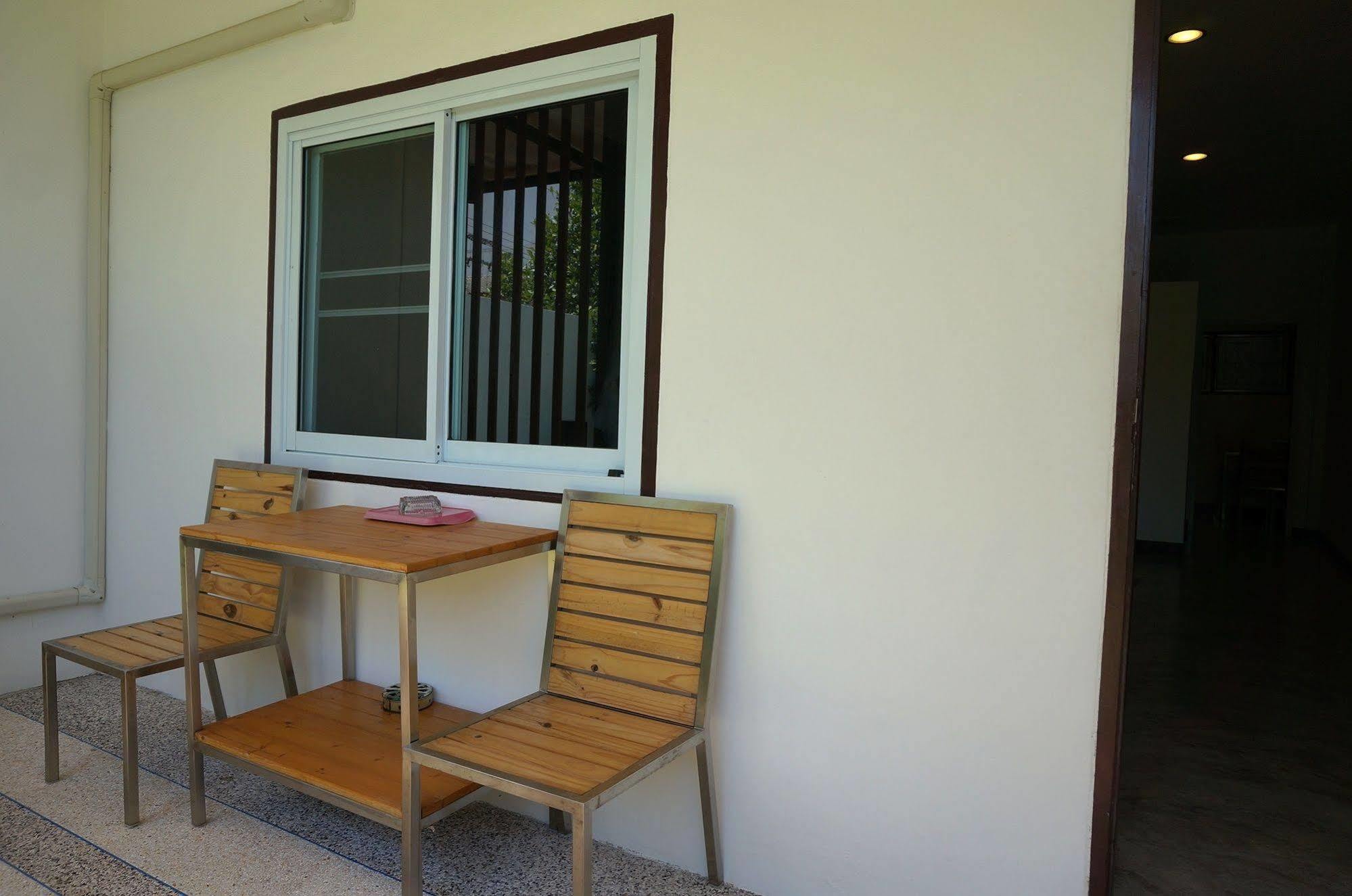 N.P. House Hua Hin Hotel Eksteriør billede